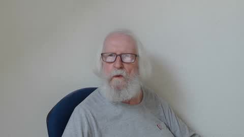 Snapshot of onanister chatting on 09.16.25 Somewhere over the rainbow online show from 09.16.25