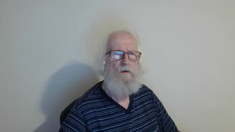 Snapshot of onanister chatting on 09.24.25 Somewhere over the rainbow online show from 09.24.25