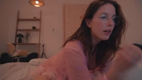 Snapshot of onelittlemermaid chatting on 02.14.25 Ariel online show from 02.14.25