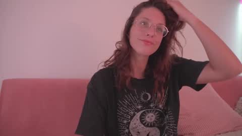 Snapshot of onelittlemermaid chatting on 09.10.25 Ariel online show from 09.10.25