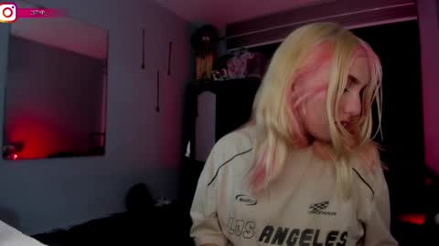 Snapshot of onemore_cum chatting on 02.21.25 YIN MIGUEL online show from 02.21.25