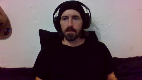 Snapshot of oniyoshiken chatting on 11.13.25 oniyoshiken online show from 11.13.25