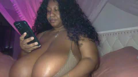 Snapshot of onlineerica chatting on 11.18.25 onlineerica online show from 11.18.25