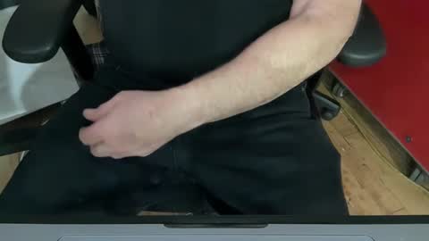 Snapshot of onlocationnyc chatting on 01.16.25 onlocationnyc online show from 01.16.25