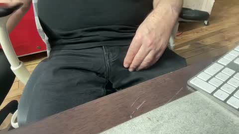 Snapshot of onlocationnyc chatting on 02.04.25 onlocationnyc online show from 02.04.25