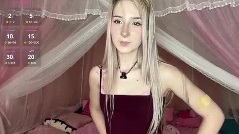 Snapshot of onlyeva1 chatting on 05.04.26 Eva online show from 05.04.26