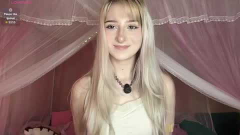 Snapshot of onlyeva1 chatting on 05.06.26 Eva online show from 05.06.26