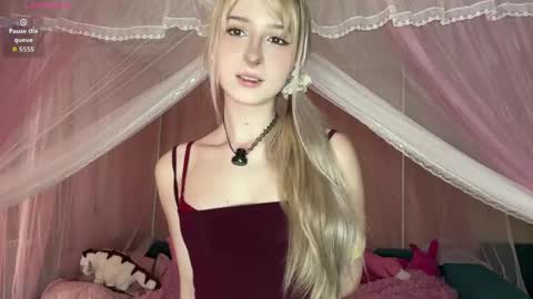 Snapshot of onlyeva1 chatting on 05.07.26 Eva online show from 05.07.26