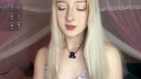 Snapshot of onlyeva1 chatting on 06.10.26 Eva online show from 06.10.26