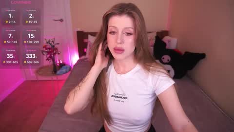 Snapshot of onlypenny chatting on 11.21.25 Peny online show from 11.21.25