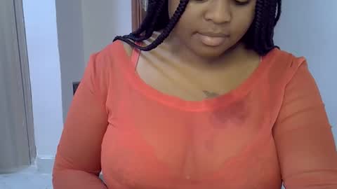 Snapshot of onlyyhazelbrown chatting on 09.17.25 Patience online show from 09.17.25