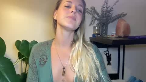 Snapshot of onyx_unleashed chatting on 12.03.24 onyx_unleashed online show from 12.03.24