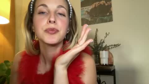 Snapshot of onyx_unleashed chatting on 12.18.24 onyx_unleashed online show from 12.18.24