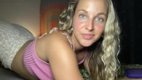 Snapshot of onyx_unleashed chatting on 10.02.25 onyx_unleashed online show from 10.02.25