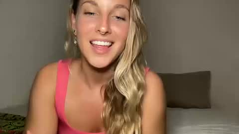 Snapshot of onyx_unleashed chatting on 10.18.25 onyx_unleashed online show from 10.18.25