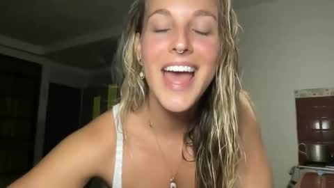 Snapshot of onyx_unleashed chatting on 10.21.25 onyx_unleashed online show from 10.21.25