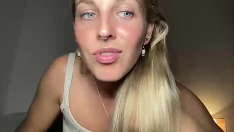 Snapshot of onyx_unleashed chatting on 11.08.25 onyx_unleashed online show from 11.08.25