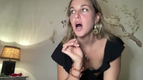 Snapshot of onyx_unleashed chatting on 11.27.25 onyx_unleashed online show from 11.27.25