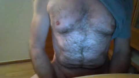 Snapshot of ooehot chatting on 12.28.24 ooehot online show from 12.28.24