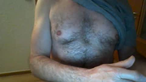 Snapshot of ooehot chatting on 12.29.24 ooehot online show from 12.29.24