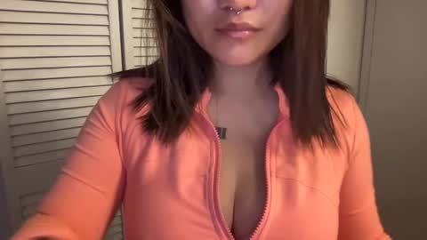 Snapshot of oohhellothere chatting on 09.10.25 Miss Girly online show from 09.10.25