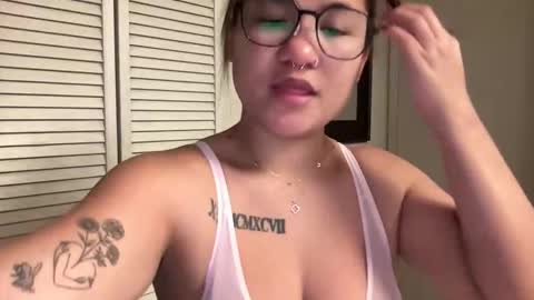 Miss Girly online show from 12.22.25