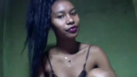 Snapshot of oolyette chatting on 09.17.25 oolyette online show from 09.17.25