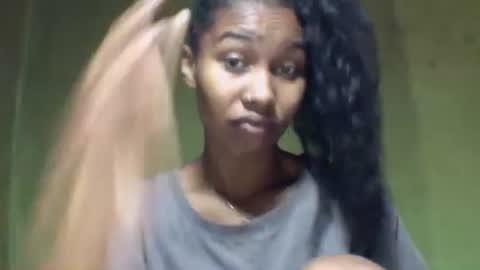 Snapshot of oolyette chatting on 10.03.25 oolyette online show from 10.03.25