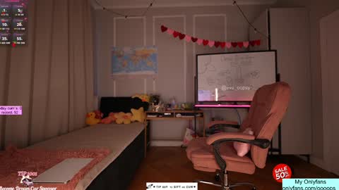 Snapshot of oooops__ chatting on 09.18.25 Eva online show from 09.18.25