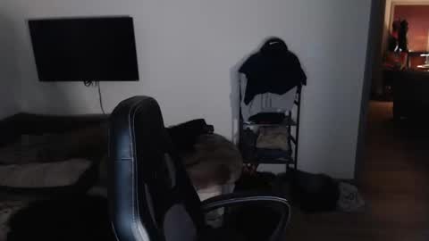 Snapshot of oregon87 chatting on 10.14.25 The Oregon Lumberjack online show from 10.14.25