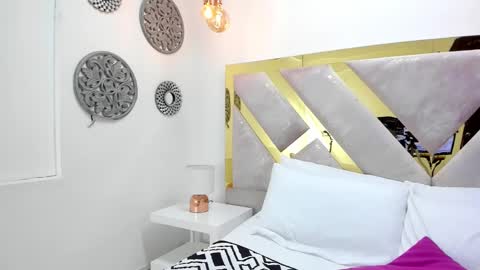 Miss Guzman  online show from 02.02.25