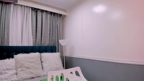 Snapshot of oriana_jhonson chatting on 10.14.25 Oriana online show from 10.14.25