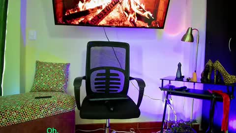 Snapshot of oriana_thomson2 chatting on 01.13.25 Oriana online show from 01.13.25