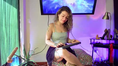 Snapshot of oriana_thomson2 chatting on 01.15.25 Oriana online show from 01.15.25