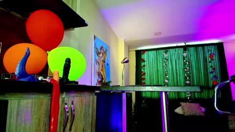 Snapshot of oriana_thomson2 chatting on 02.08.25 Oriana online show from 02.08.25