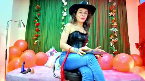 Snapshot of oriana_thomson2 chatting on 02.13.25 Oriana online show from 02.13.25