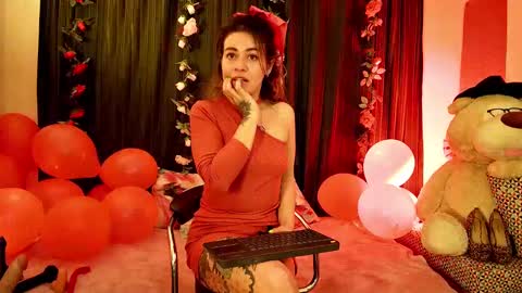 Snapshot of oriana_thomson2 chatting on 02.14.25 Oriana online show from 02.14.25