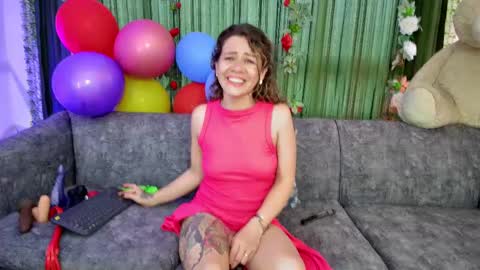 Snapshot of oriana_thomson2 chatting on 03.02.25 Oriana online show from 03.02.25