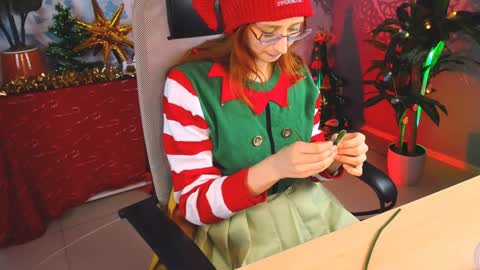 Snapshot of orianna_blade chatting on 12.25.24 Orianna -  Hi Im into geek culture cosplay crafting LARP games. Shall we play DnD online show from 12.25.24