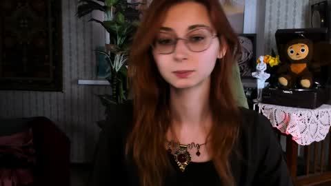 Snapshot of orianna_blade chatting on 01.05.25 Orianna -  Hi Im into geek culture cosplay crafting LARP games. Shall we play DnD online show from 01.05.25