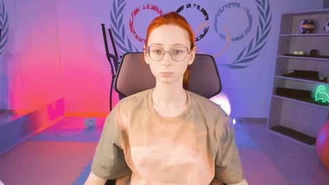 Snapshot of orianna_blade chatting on 01.19.25 Orianna -  Hi Im into geek culture cosplay crafting LARP games. Shall we play DnD online show from 01.19.25