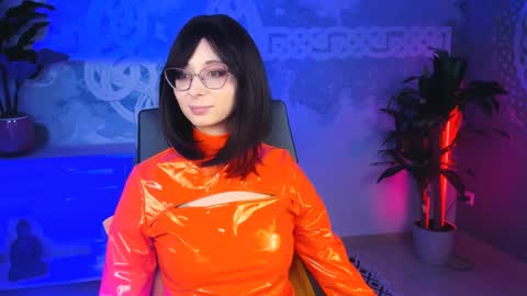 Snapshot of orianna_blade chatting on 02.02.25 Orianna -  Hi Im into geek culture cosplay crafting LARP games. Shall we play DnD online show from 02.02.25