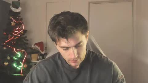 Snapshot of oscar_miller_ chatting on 12.19.25 Oscar online show from 12.19.25