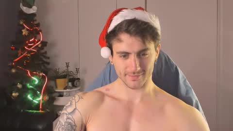 Snapshot of oscar_miller_ chatting on 12.20.25 Oscar online show from 12.20.25