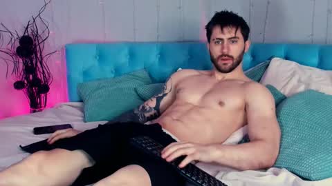 Snapshot of oscar_miller_ chatting on 01.11.26 Oscar online show from 01.11.26