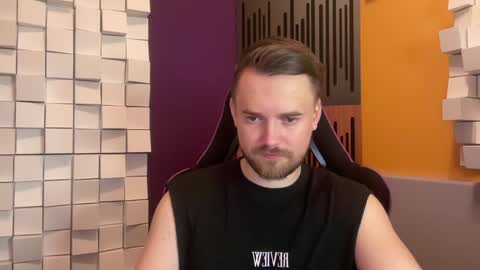 Snapshot of oscarsavage chatting on 01.29.25 Oscar Steel Savage online show from 01.29.25