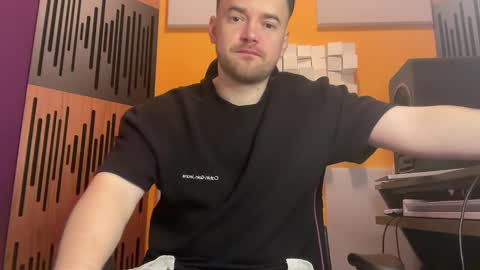 Snapshot of oscarsavage chatting on 02.06.25 Oscar Steel Savage online show from 02.06.25