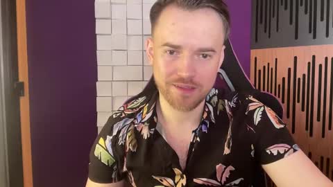 Snapshot of oscarsavage chatting on 02.10.25 Oscar Steel Savage online show from 02.10.25