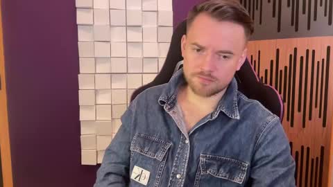 Snapshot of oscarsavage chatting on 02.14.25 Oscar Steel Savage online show from 02.14.25
