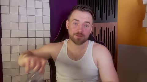 Snapshot of oscarsavage chatting on 03.02.25 Oscar Steel Savage online show from 03.02.25
